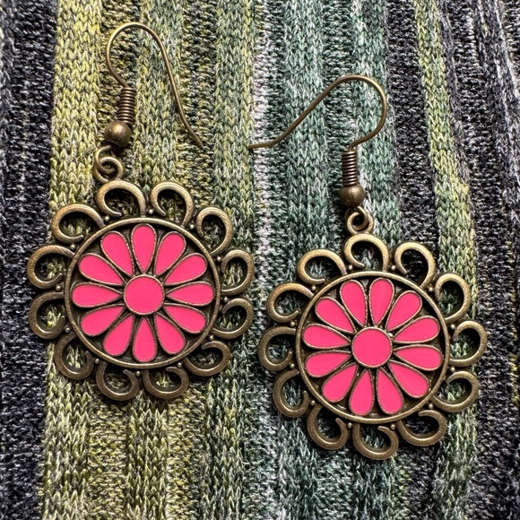 Vintage-Style Pink Floral Alloy Dangle Earrings with Antique Bronze Finish - Picture 1 of 3